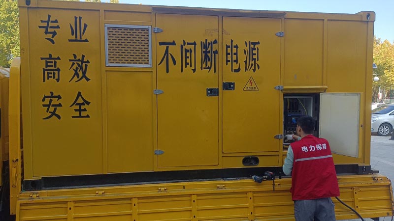 濠江柴油发电机组和UPS电源配合使用时，如何避免切换过程中的电力中断？