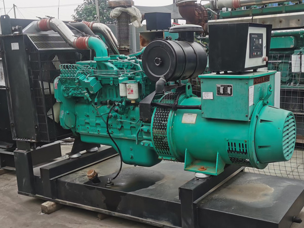 濠江冬季低温环境下，500KW发电机组启动电瓶的容量需求具体会增加多少？